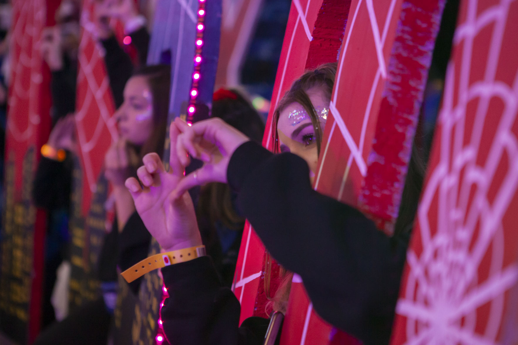 2019 THON Sunday diamond gesture